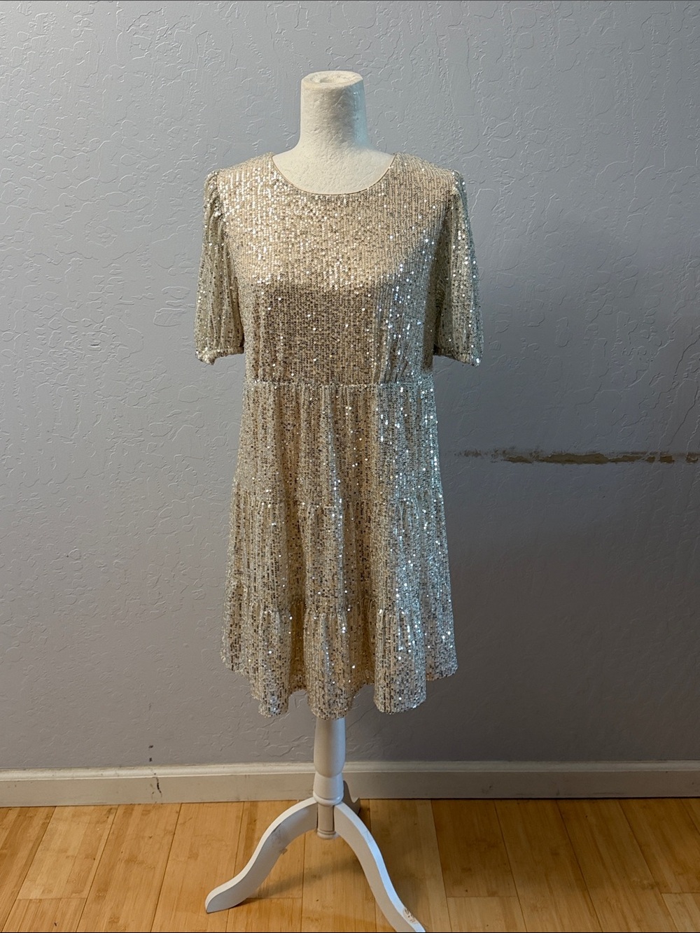 Speechless Short Sleeve Sequin Mini Dress in Gold